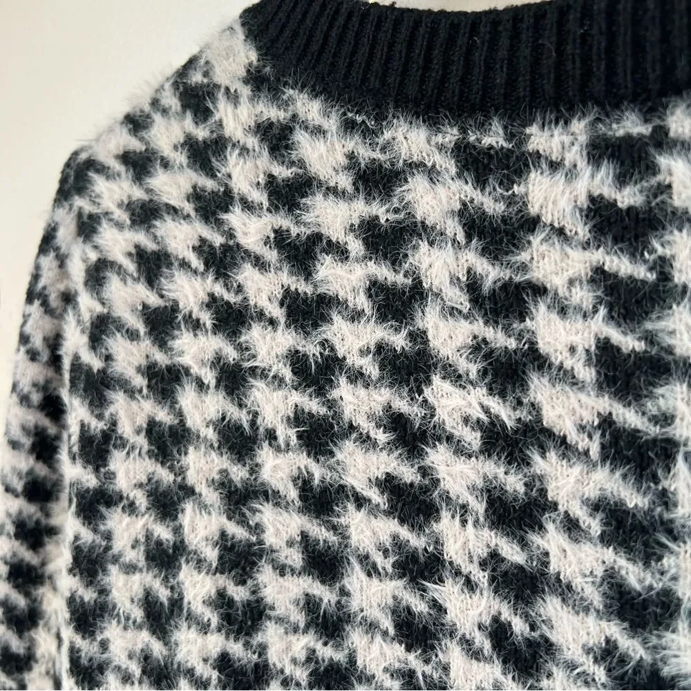 Tahari Women's Black White Soft Fuzzy Eyelash Houndstooth Cardigan Sweater Large - Picture 5 of 11